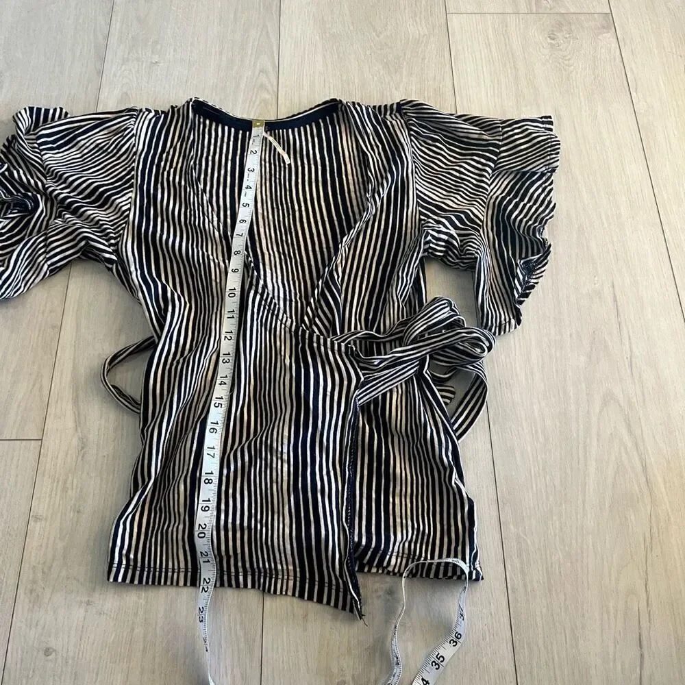 Free People Wrapped Around My Finger Knit Top size xs
